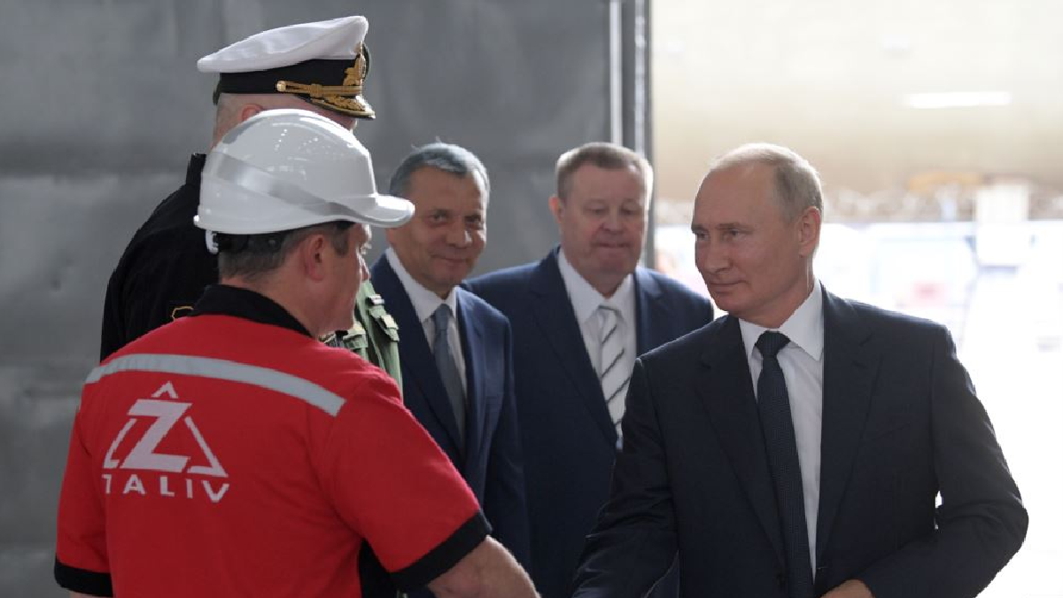Путін продовжує ігнорувати державний кордон України: він приїхав до окупованого Криму